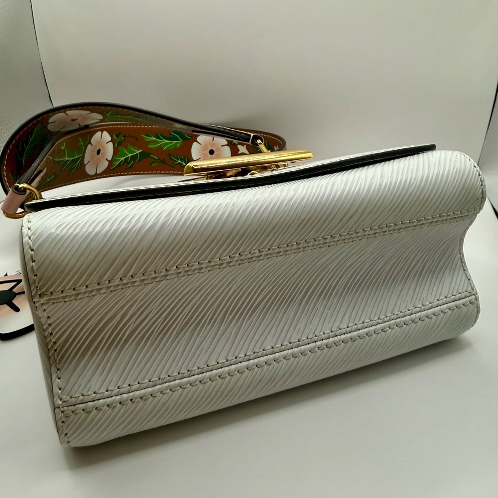 Louis Vuitton Bag - Picture 10 of 12